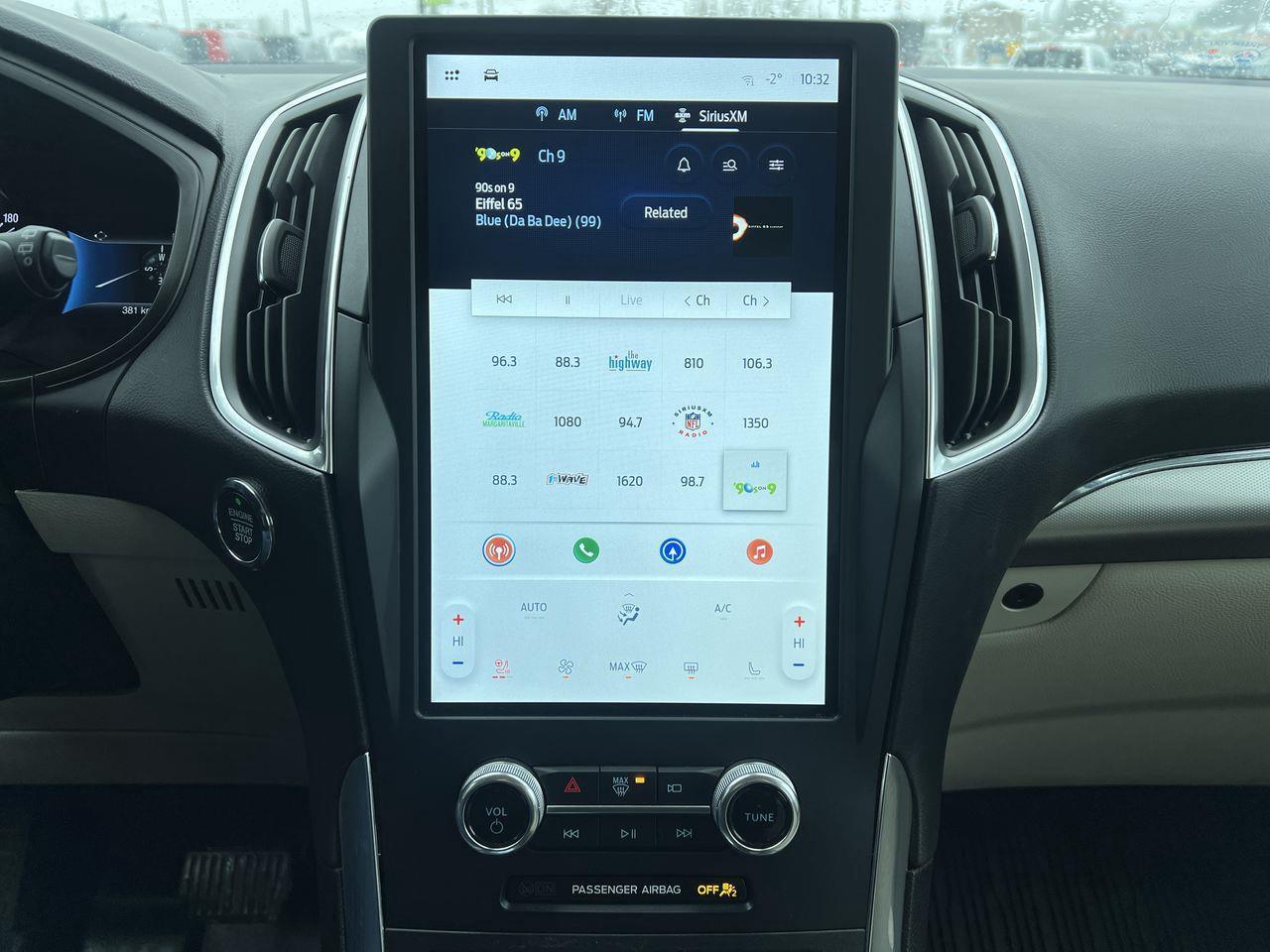 2022 Ford Edge Titanium AWD, MOONROOF, HEATED LEATHER SEATS, BACK UP CAM, NAV, POWER LIFTGATE!! Photo