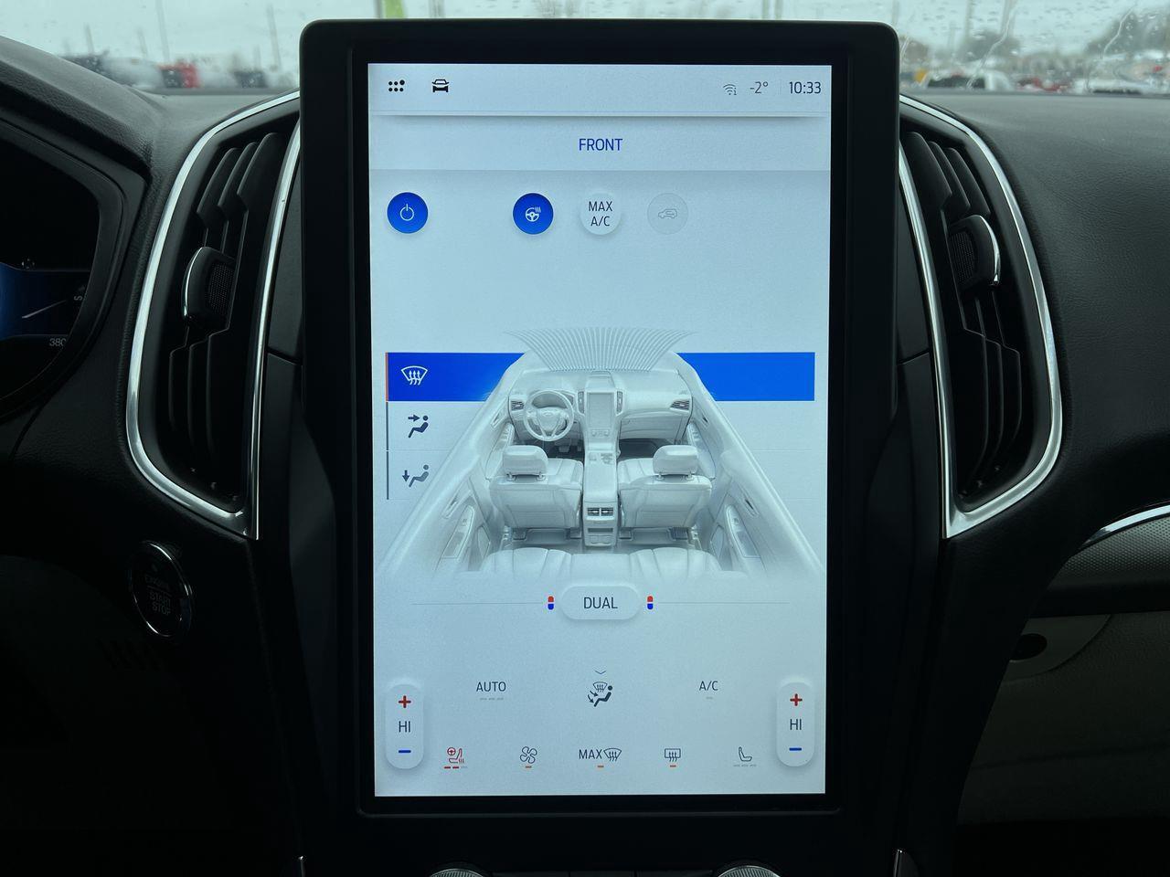 2022 Ford Edge Titanium AWD, MOONROOF, HEATED LEATHER SEATS, BACK UP CAM, NAV, POWER LIFTGATE!! Photo