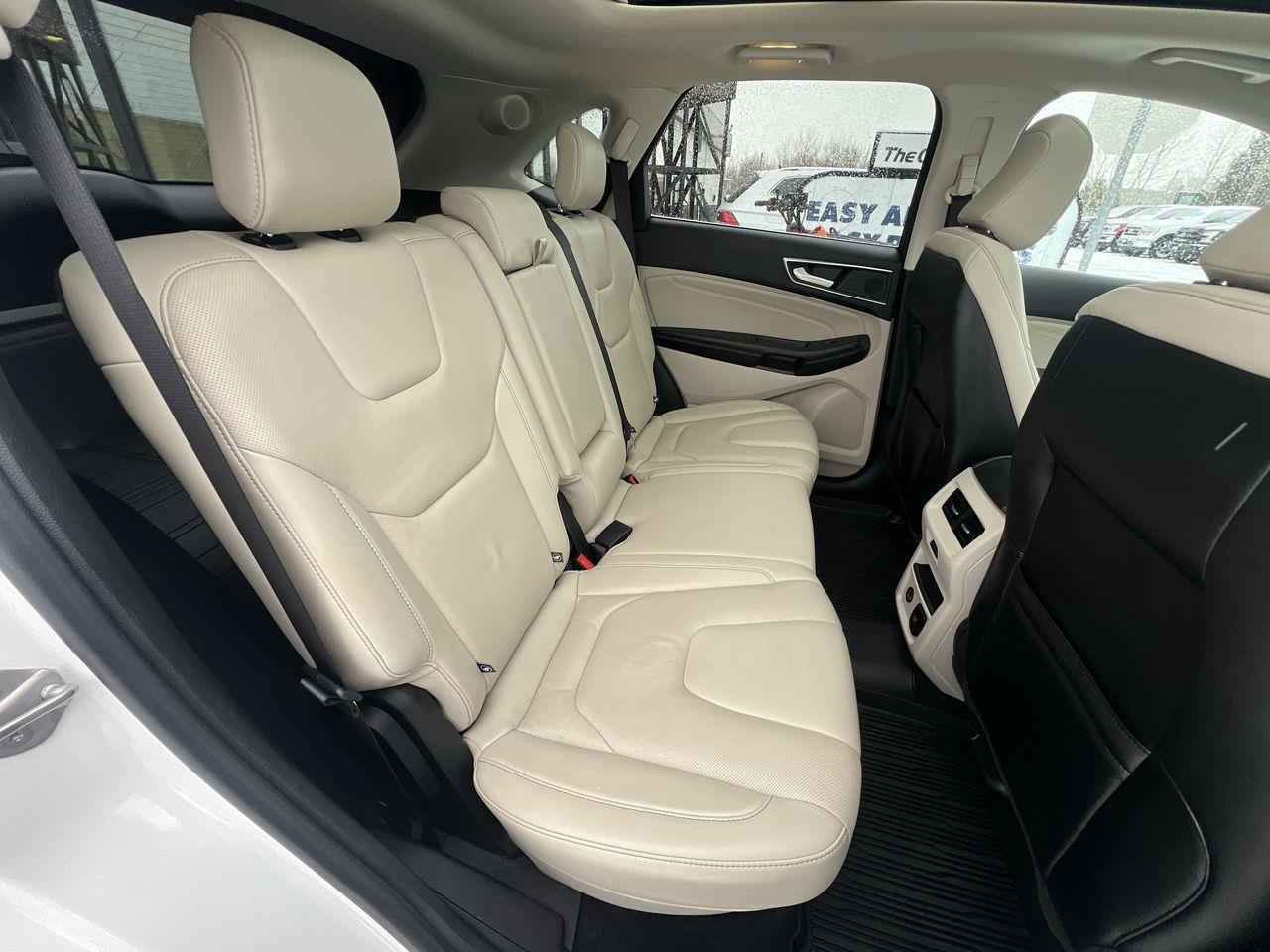 2022 Ford Edge Titanium AWD, MOONROOF, HEATED LEATHER SEATS, BACK UP CAM, NAV, POWER LIFTGATE!! Photo