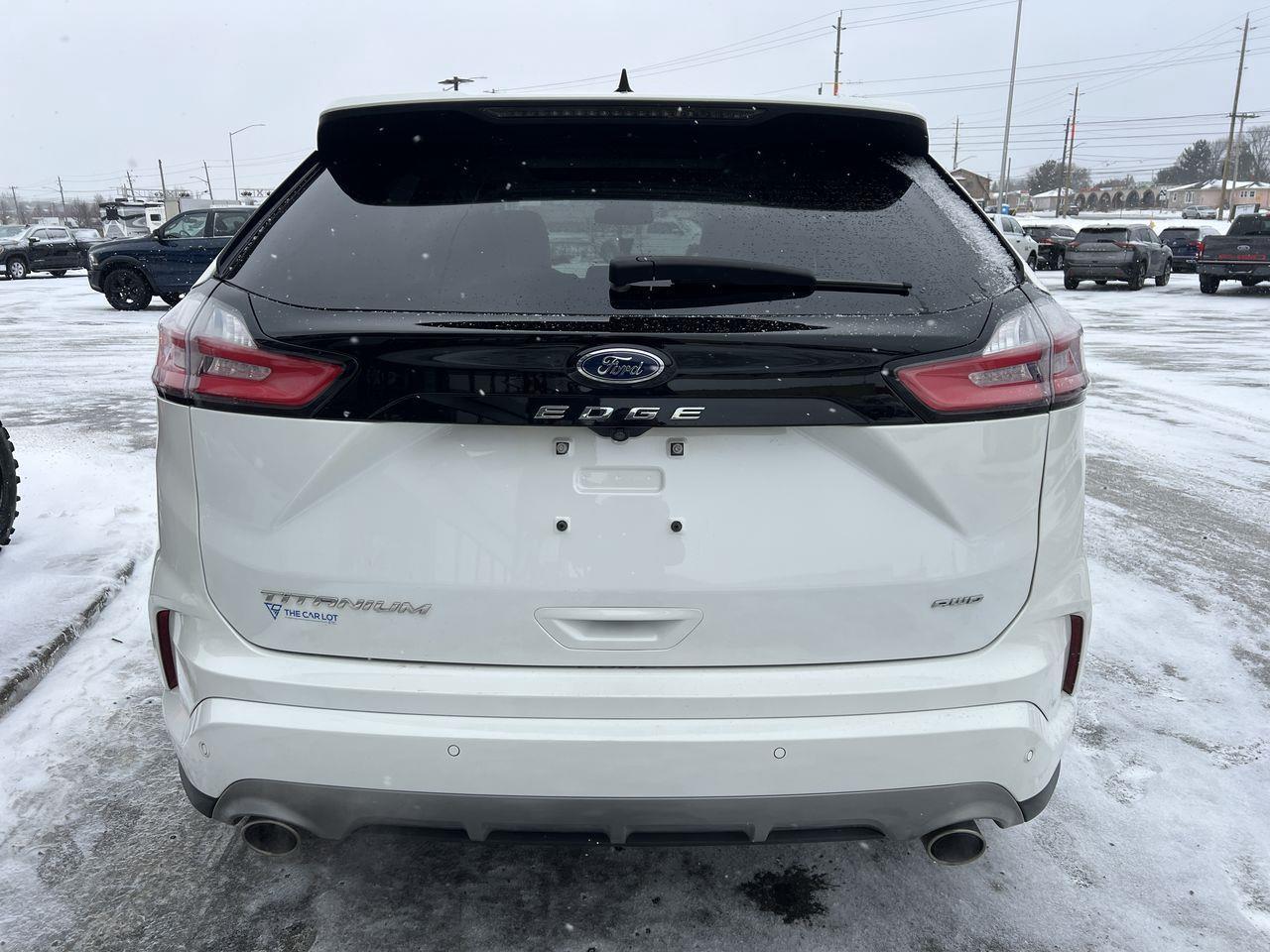 2022 Ford Edge Titanium AWD, MOONROOF, HEATED LEATHER SEATS, BACK UP CAM, NAV, POWER LIFTGATE!! Photo