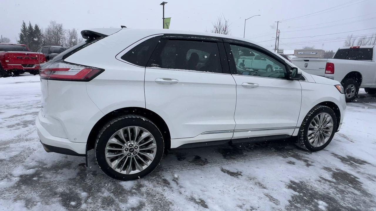 2022 Ford Edge Titanium AWD, MOONROOF, HEATED LEATHER SEATS, BACK UP CAM, NAV, POWER LIFTGATE!! Photo3