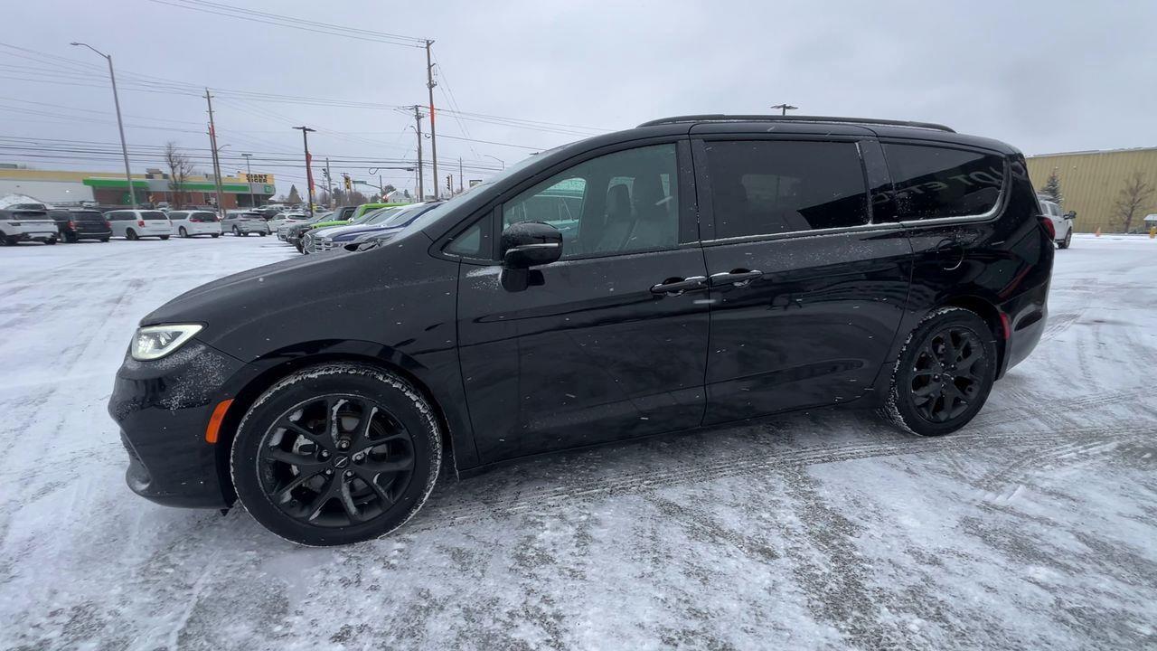 2024 Chrysler Pacifica Touring-L PREVIOUS DAILY RENTAL, MOONROOF, CRUISE CONTROL, HEATED SEATS, BACK UP CAM!! Photo
