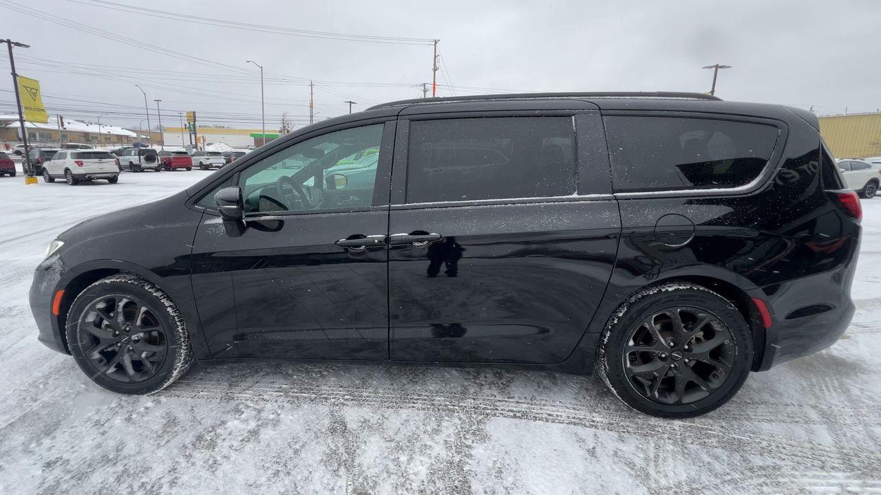 2024 Chrysler Pacifica Touring-L PREVIOUS DAILY RENTAL, MOONROOF, CRUISE CONTROL, HEATED SEATS, BACK UP CAM!! Photo4
