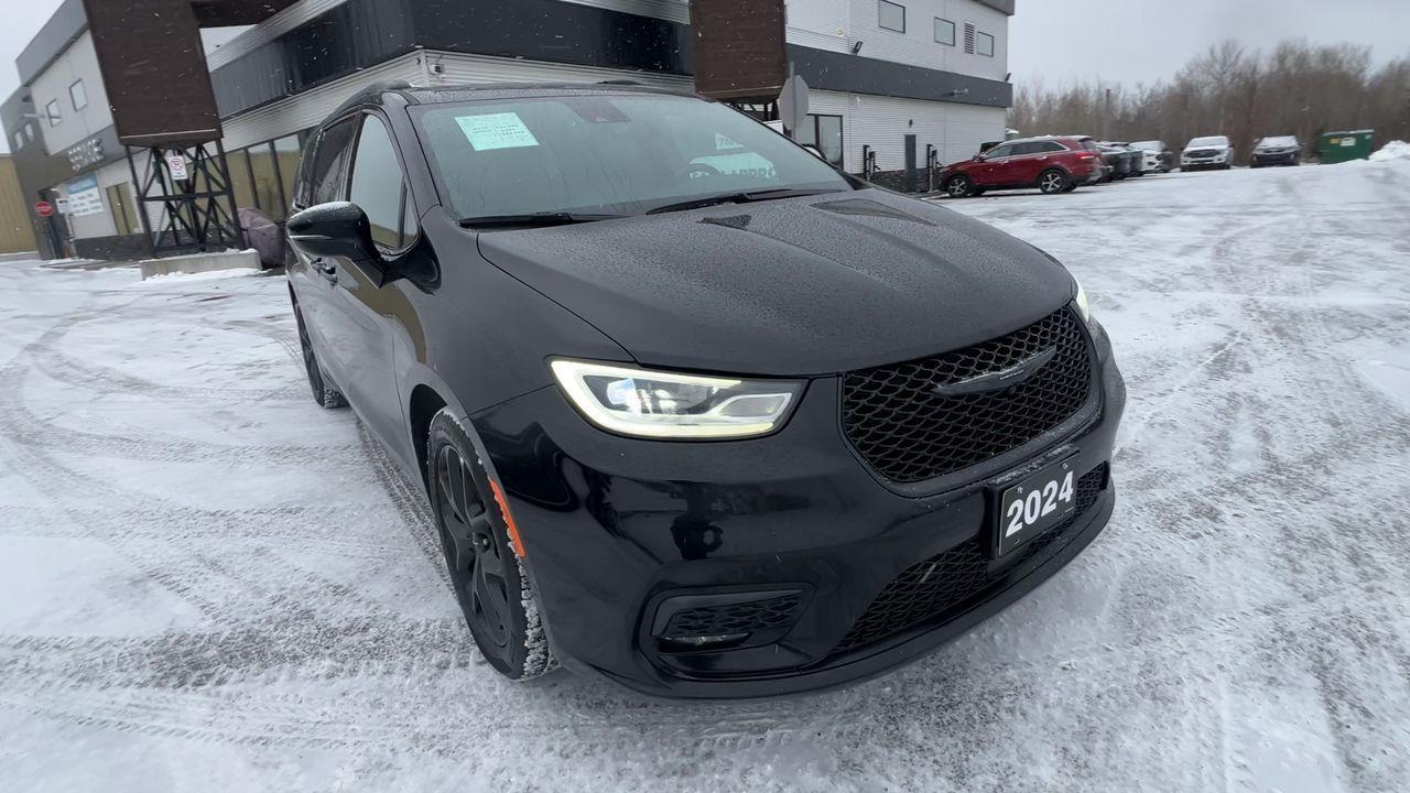 2024 Chrysler Pacifica Touring-L PREVIOUS DAILY RENTAL, MOONROOF, CRUISE CONTROL, HEATED SEATS, BACK UP CAM!! Photo