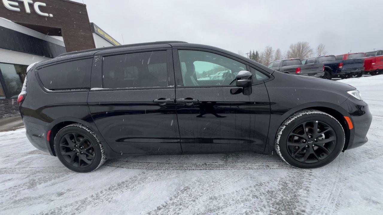 2024 Chrysler Pacifica Touring-L PREVIOUS DAILY RENTAL, MOONROOF, CRUISE CONTROL, HEATED SEATS, BACK UP CAM!! Photo