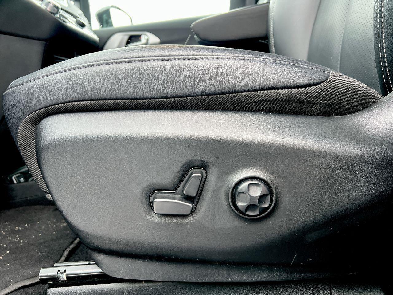 2024 Chrysler Pacifica Touring-L PREVIOUS DAILY RENTAL, MOONROOF, CRUISE CONTROL, HEATED SEATS, BACK UP CAM!! Photo