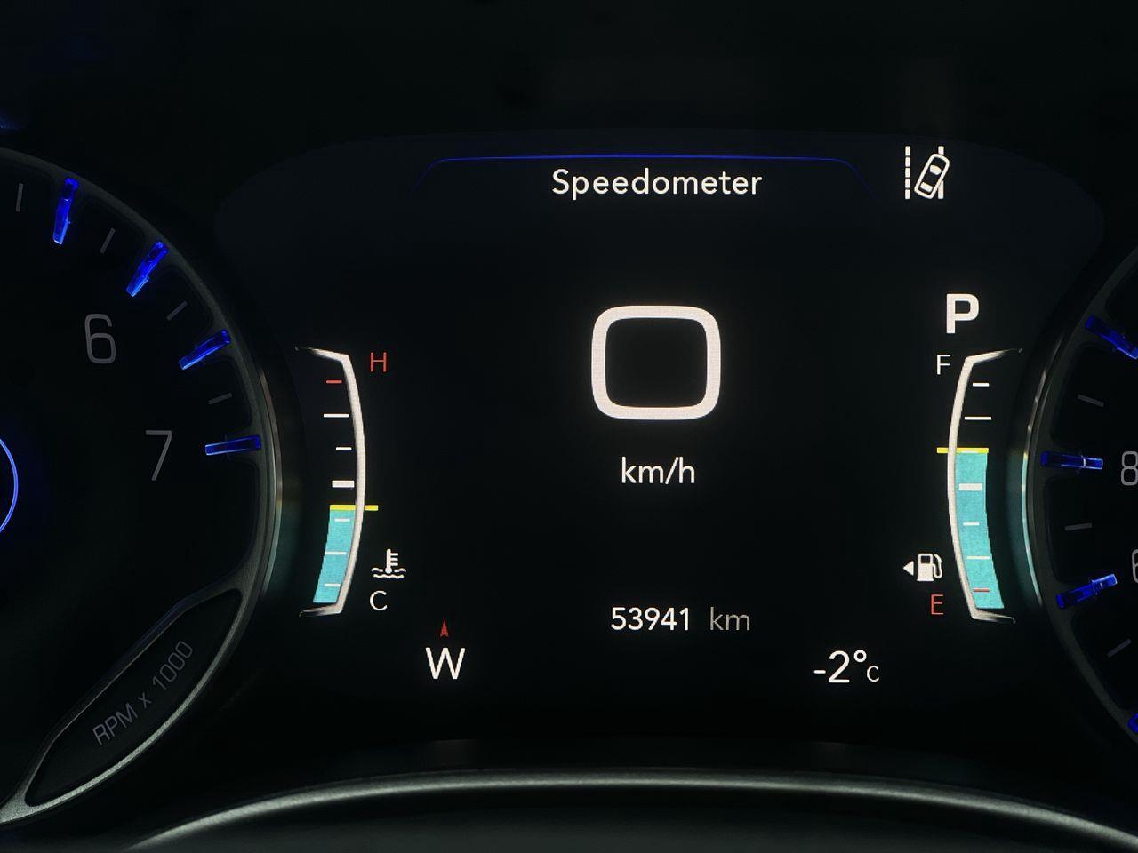 2024 Chrysler Pacifica Touring-L PREVIOUS DAILY RENTAL, MOONROOF, CRUISE CONTROL, HEATED SEATS, BACK UP CAM!! Photo