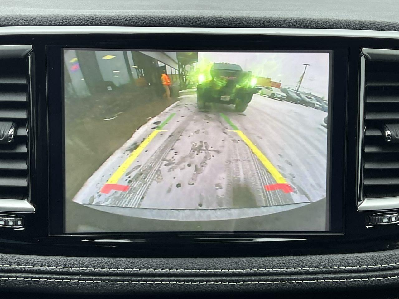 2024 Chrysler Pacifica Touring-L PREVIOUS DAILY RENTAL, MOONROOF, CRUISE CONTROL, HEATED SEATS, BACK UP CAM!! Photo