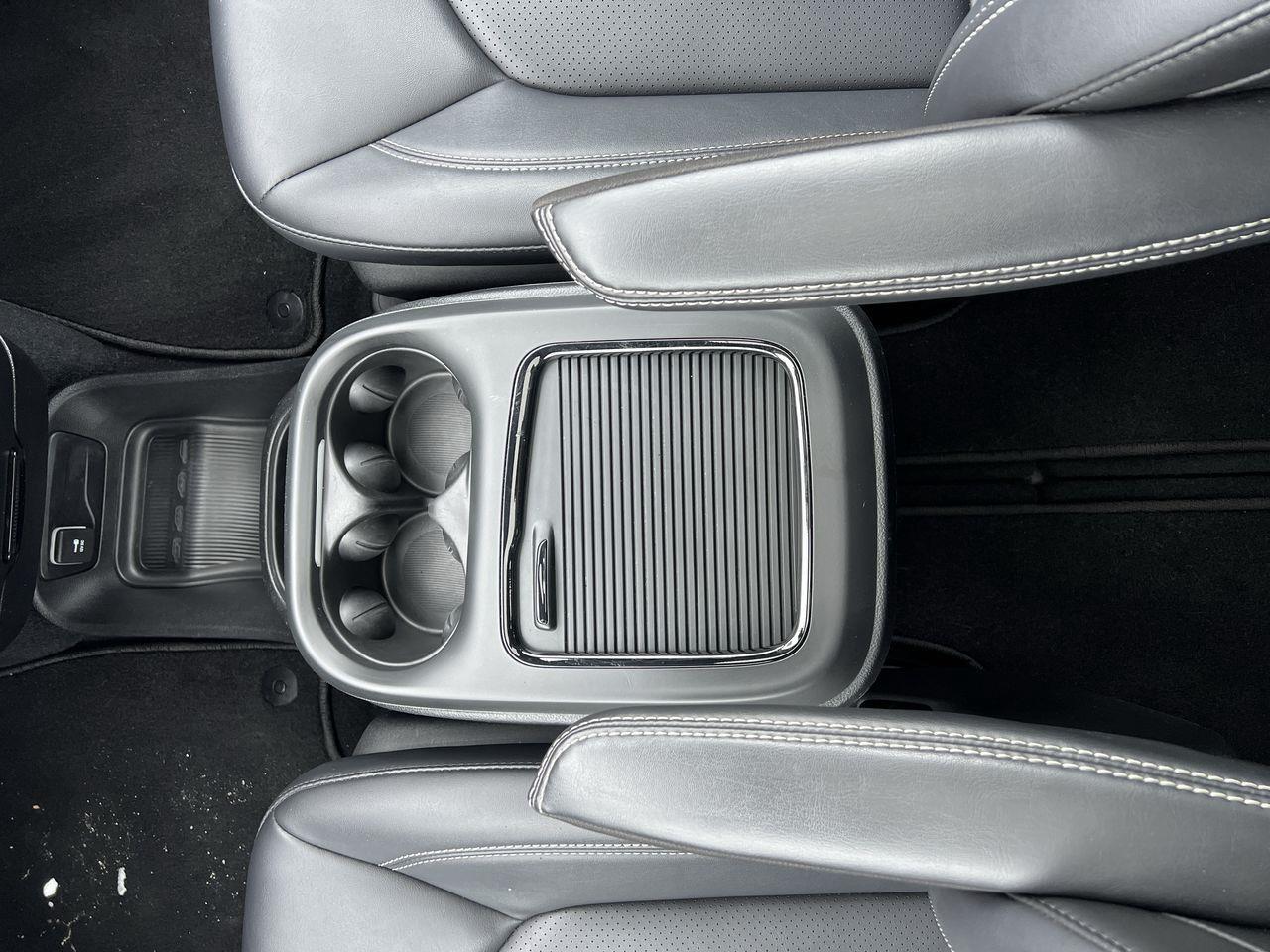 2024 Chrysler Pacifica Touring-L PREVIOUS DAILY RENTAL, MOONROOF, CRUISE CONTROL, HEATED SEATS, BACK UP CAM!! Photo