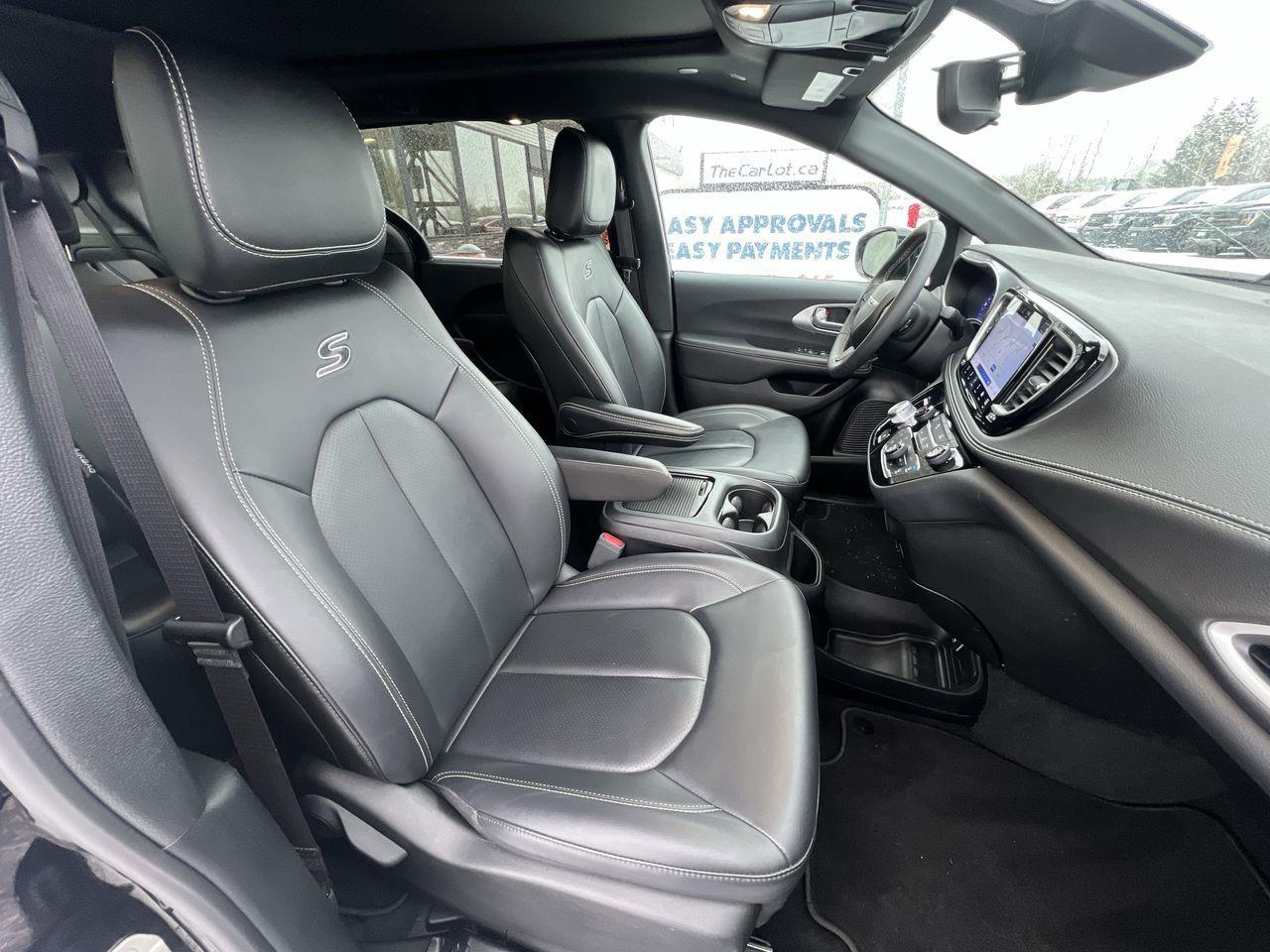 2024 Chrysler Pacifica Touring-L PREVIOUS DAILY RENTAL, MOONROOF, CRUISE CONTROL, HEATED SEATS, BACK UP CAM!! Photo