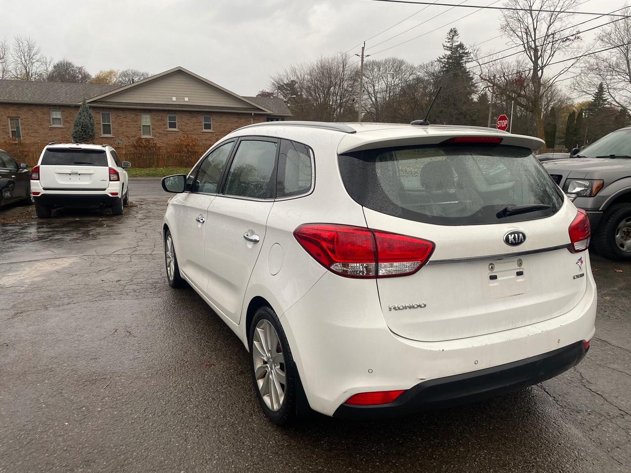 2015 Kia Rondo EX LUXURY - Photo #5