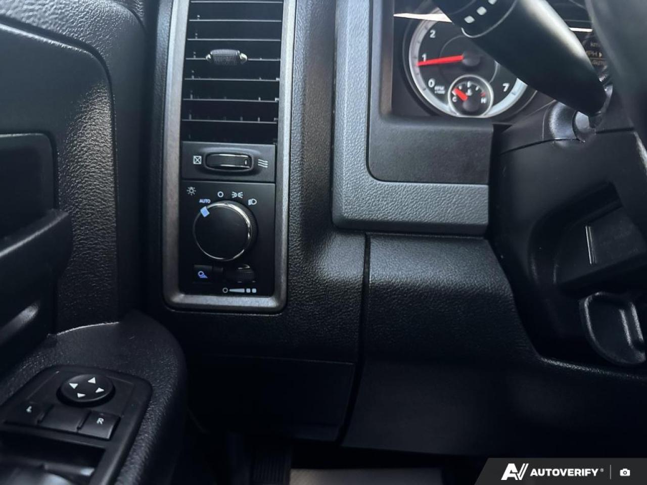 2015 RAM 1500 ST / NO ACCIDENTS / CRUISE / PWR OPTIONS / 5.7L Photo