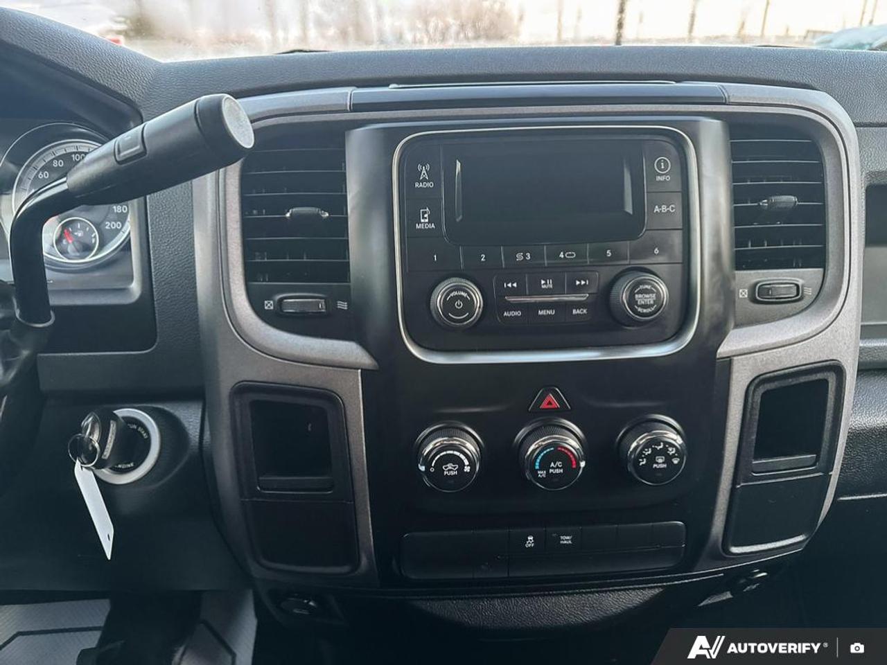 2015 RAM 1500 ST / NO ACCIDENTS / CRUISE / PWR OPTIONS / 5.7L Photo