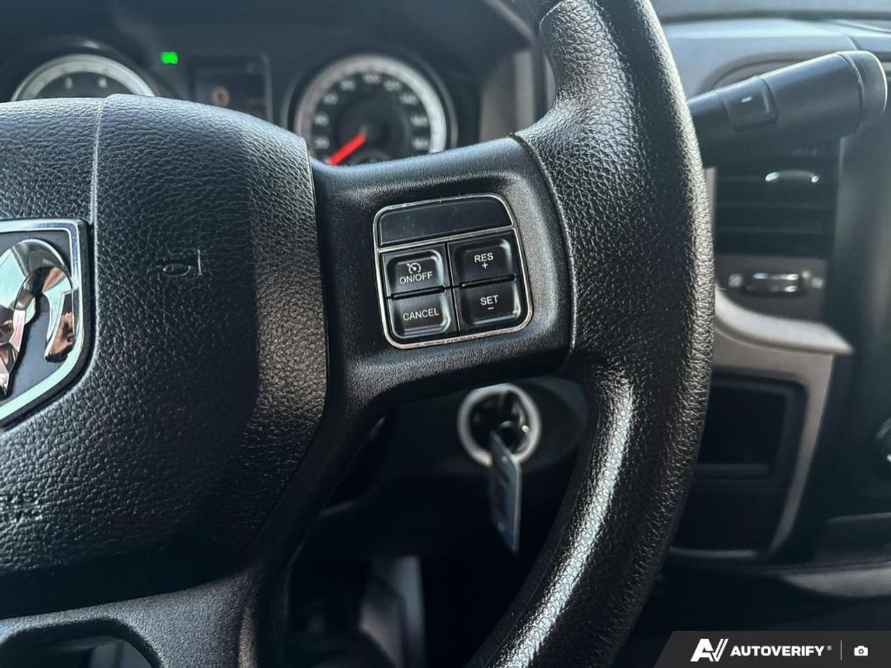 2015 RAM 1500 ST / NO ACCIDENTS / CRUISE / PWR OPTIONS / 5.7L Photo