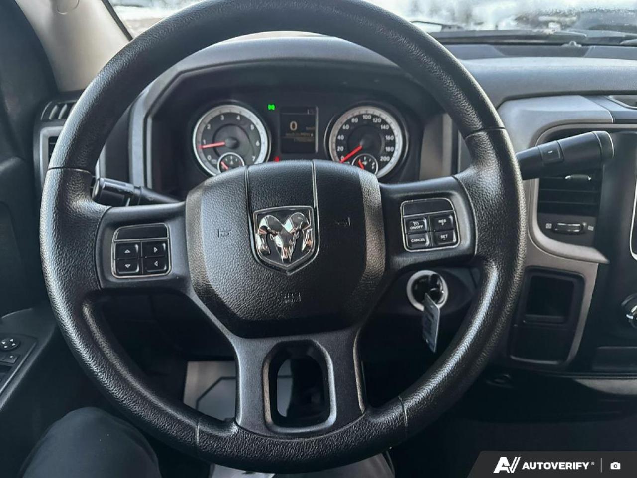 2015 RAM 1500 ST / NO ACCIDENTS / CRUISE / PWR OPTIONS / 5.7L Photo