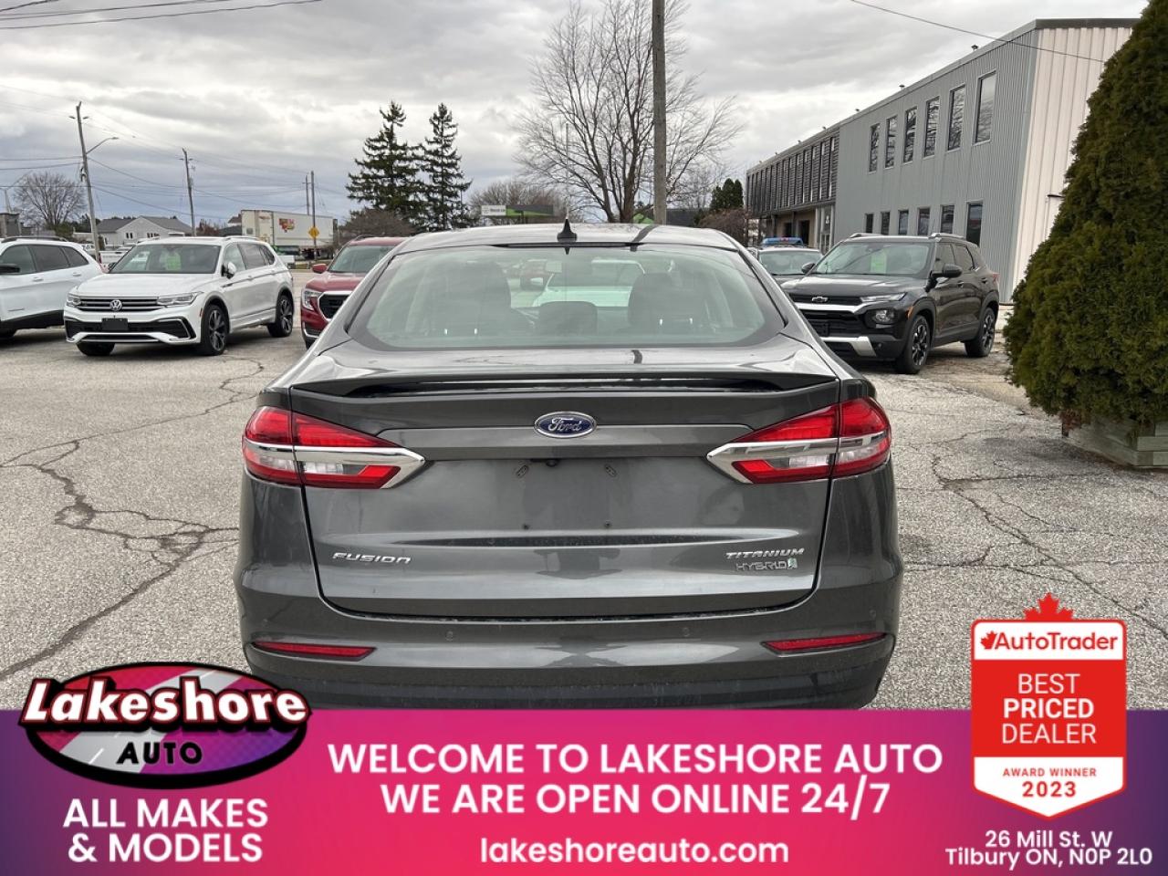 2019 Ford Fusion Hybrid Titanium Photo2