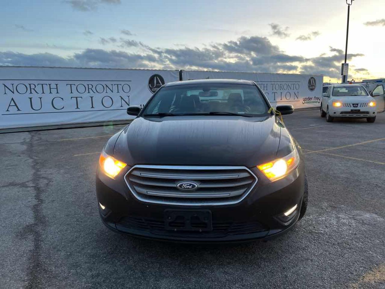 2013 Ford Taurus SEL - Photo #2
