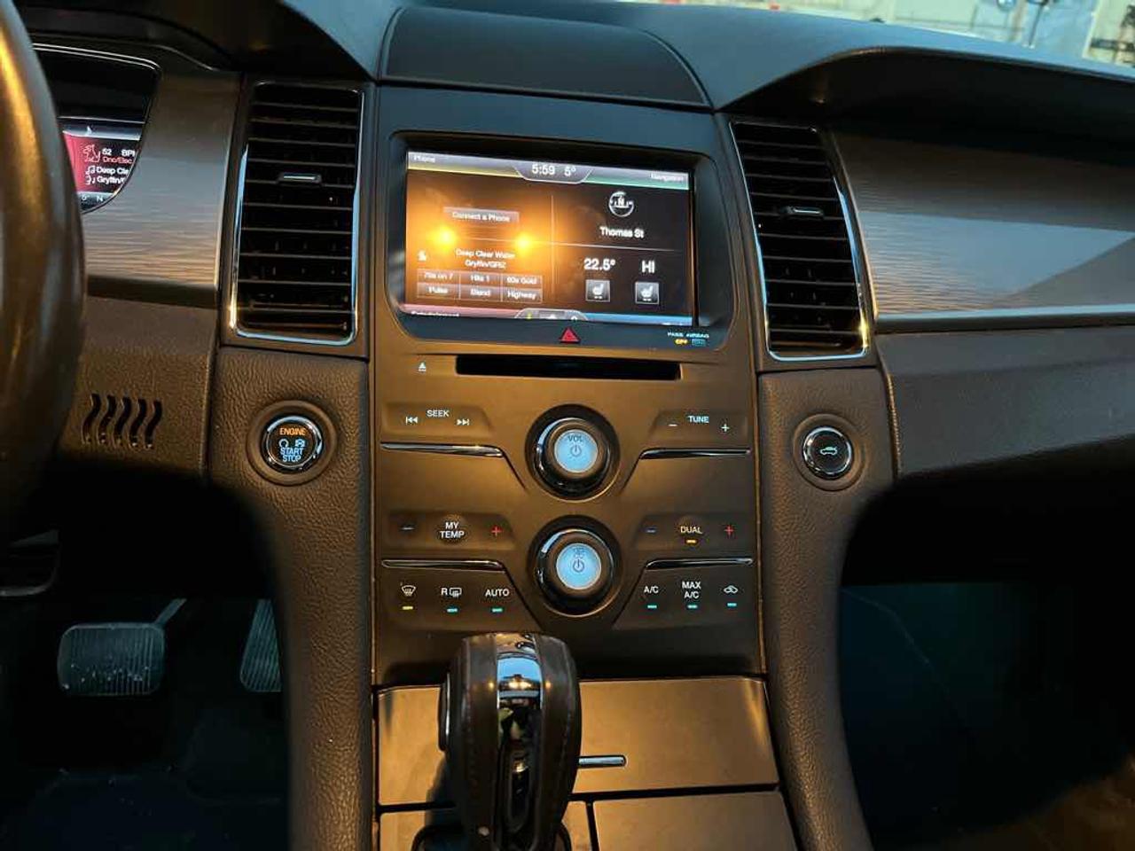 2013 Ford Taurus SEL Photo