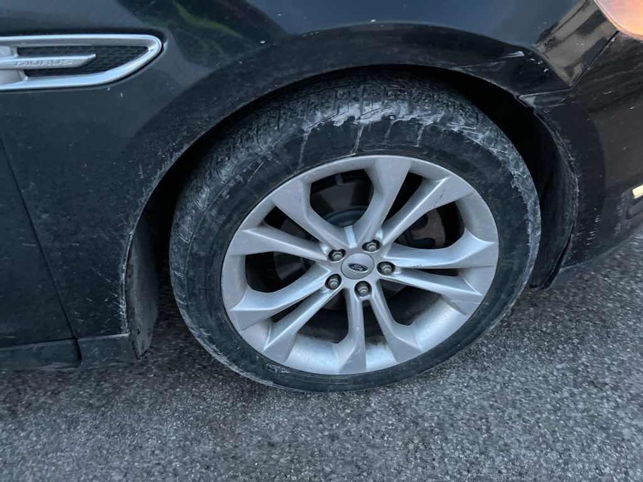 2013 Ford Taurus SEL Photo
