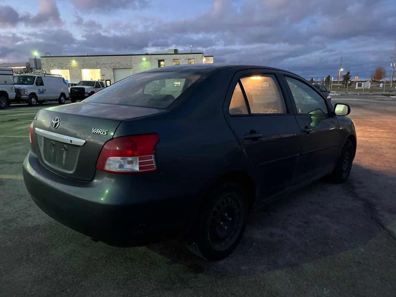 2010 Toyota Yaris  Photo3