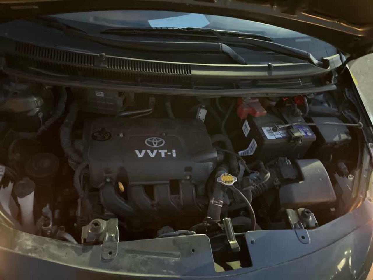 2010 Toyota Yaris  - Photo #7