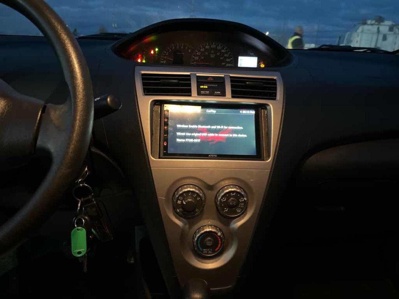 2010 Toyota Yaris  - Photo #10