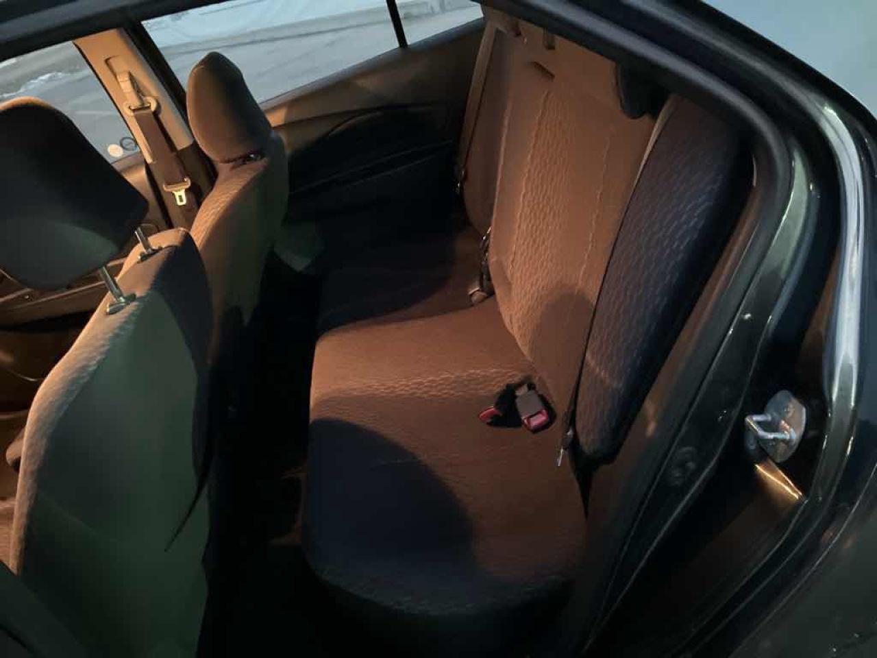 2010 Toyota Yaris  - Photo #12