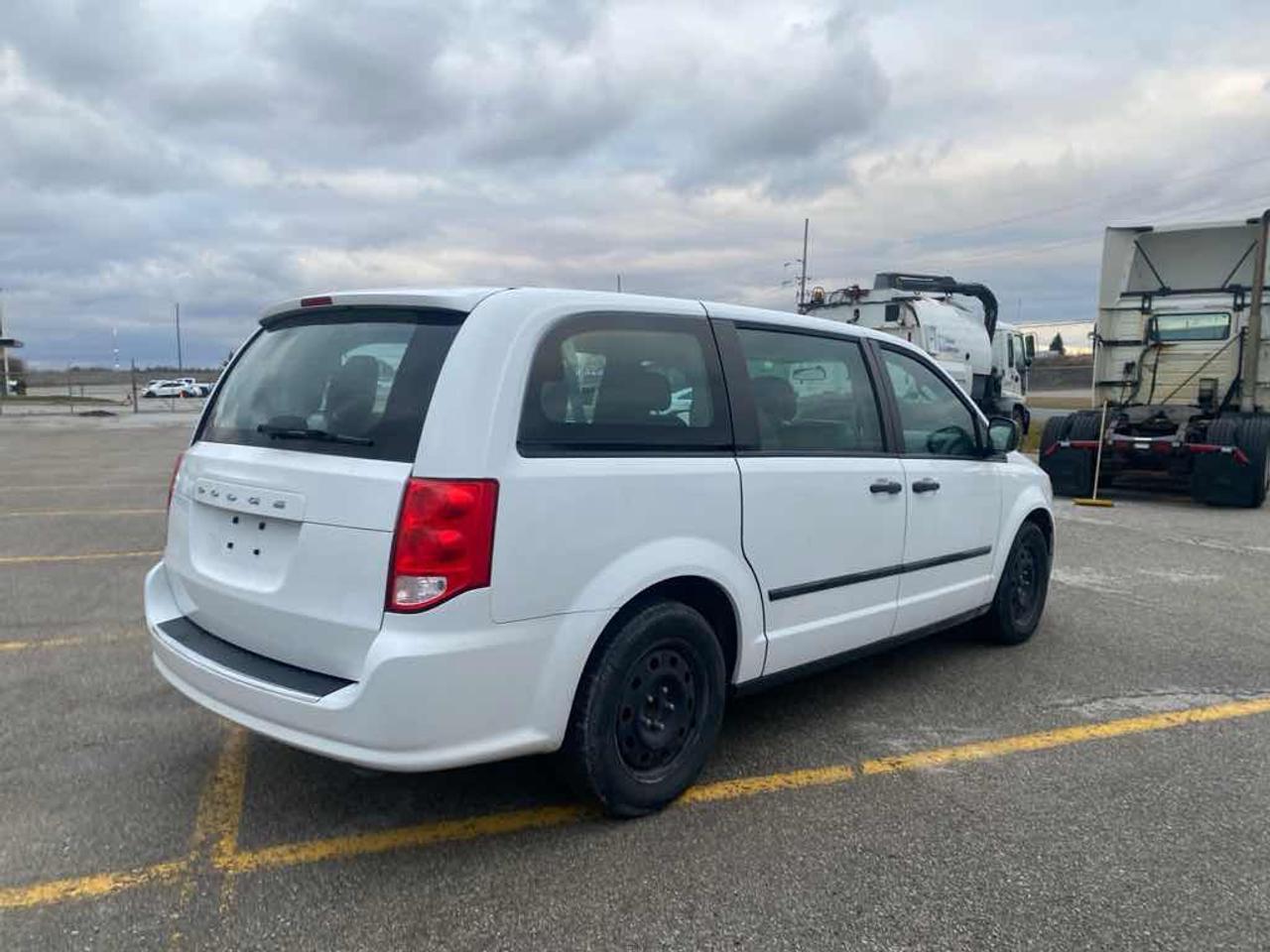 2016 Dodge Grand Caravan SE Photo
