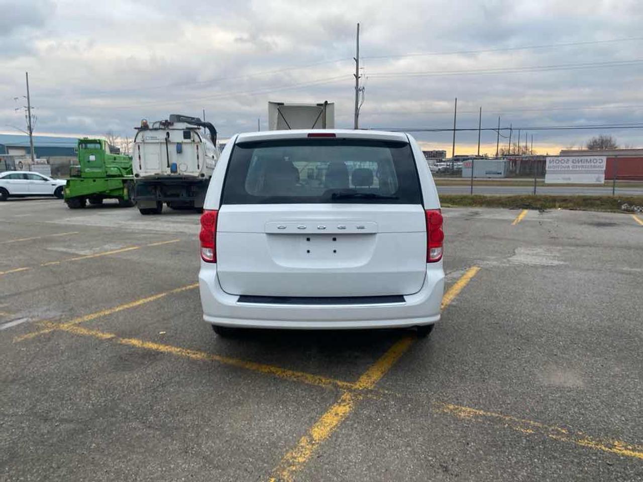2016 Dodge Grand Caravan SE Photo