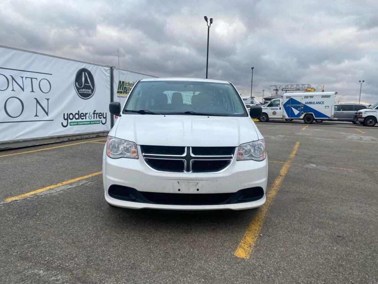 2016 Dodge Grand Caravan SE - Photo #2