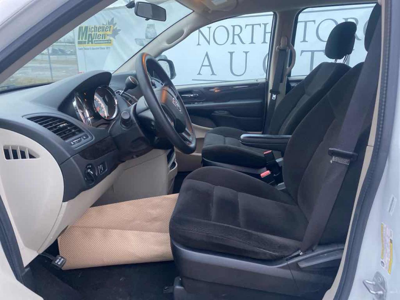 2016 Dodge Grand Caravan SE - Photo #8