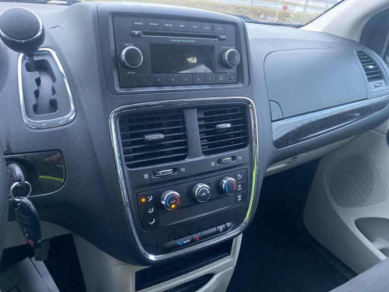 2016 Dodge Grand Caravan SE - Photo #10