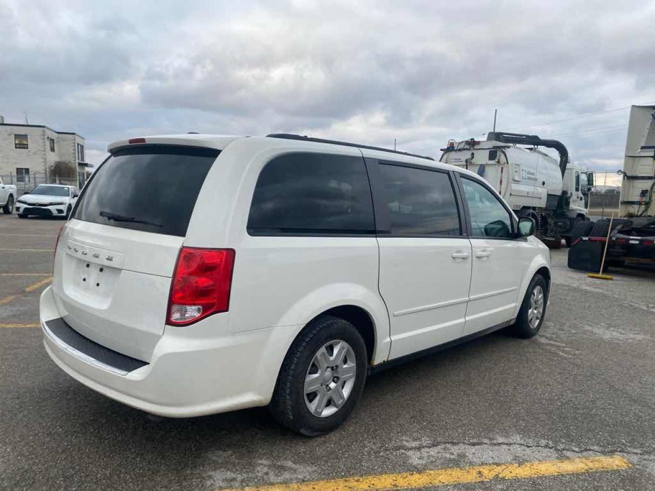 2012 Dodge Grand Caravan SE - Photo #4