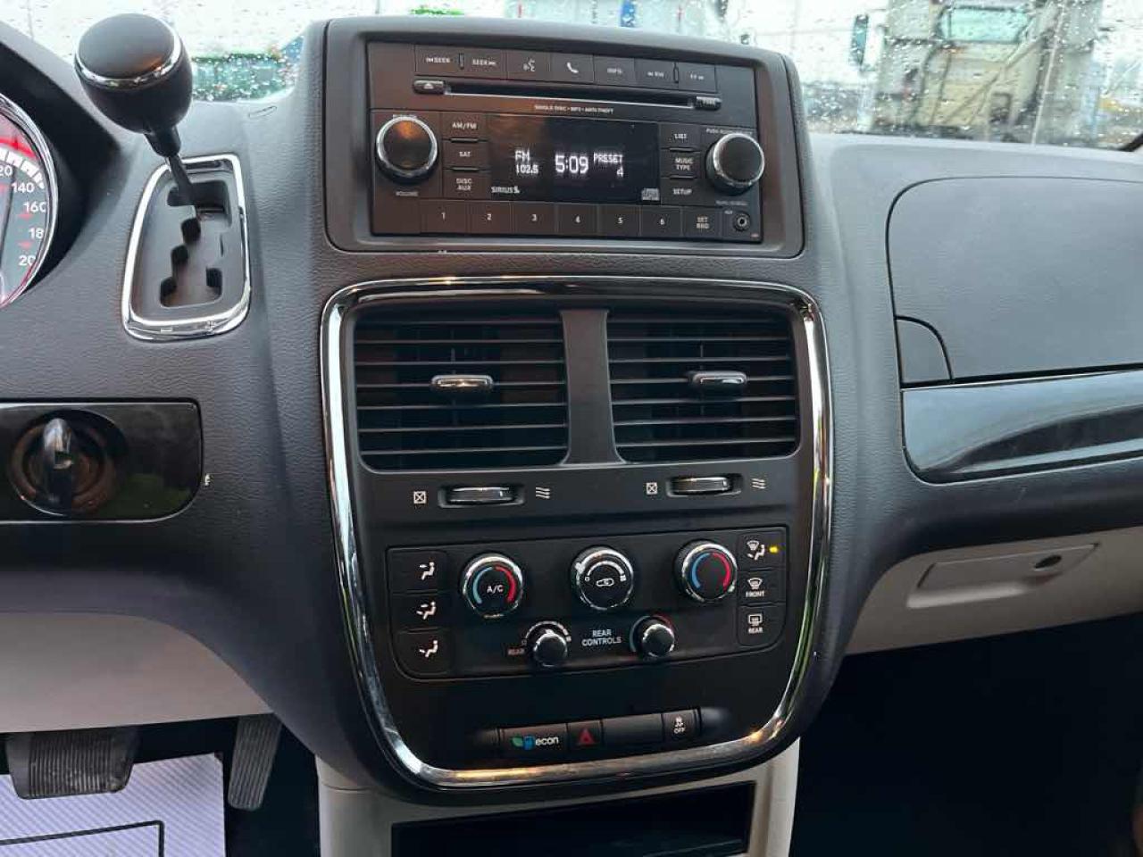 2012 Dodge Grand Caravan SE - Photo #10