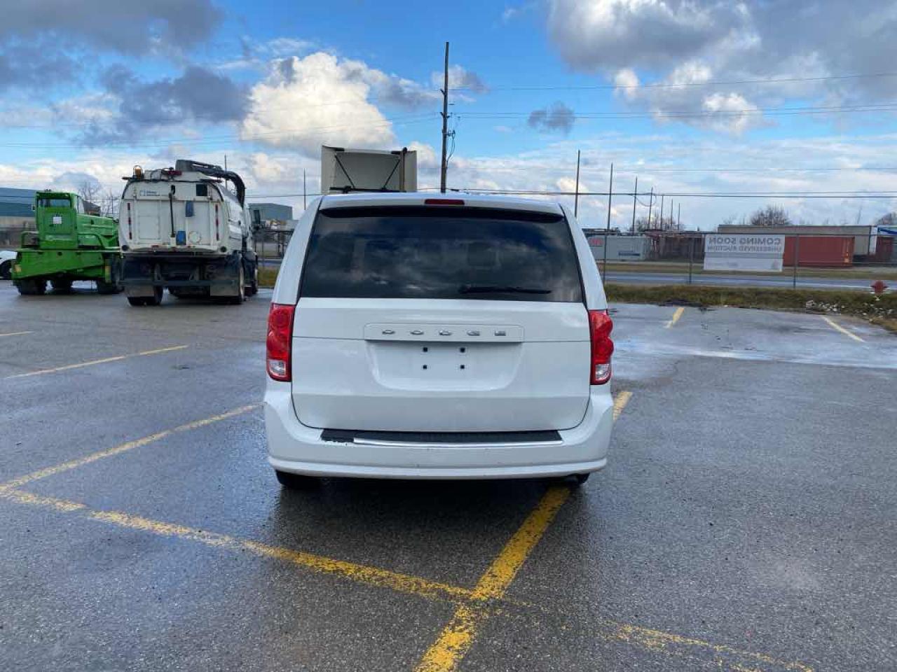 2016 Dodge Grand Caravan SE Photo4