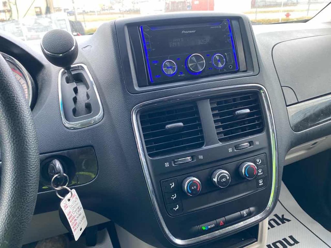 2016 Dodge Grand Caravan SE Photo