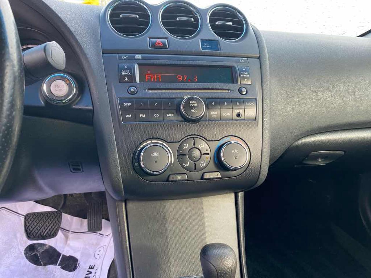 2010 Nissan Altima S Photo