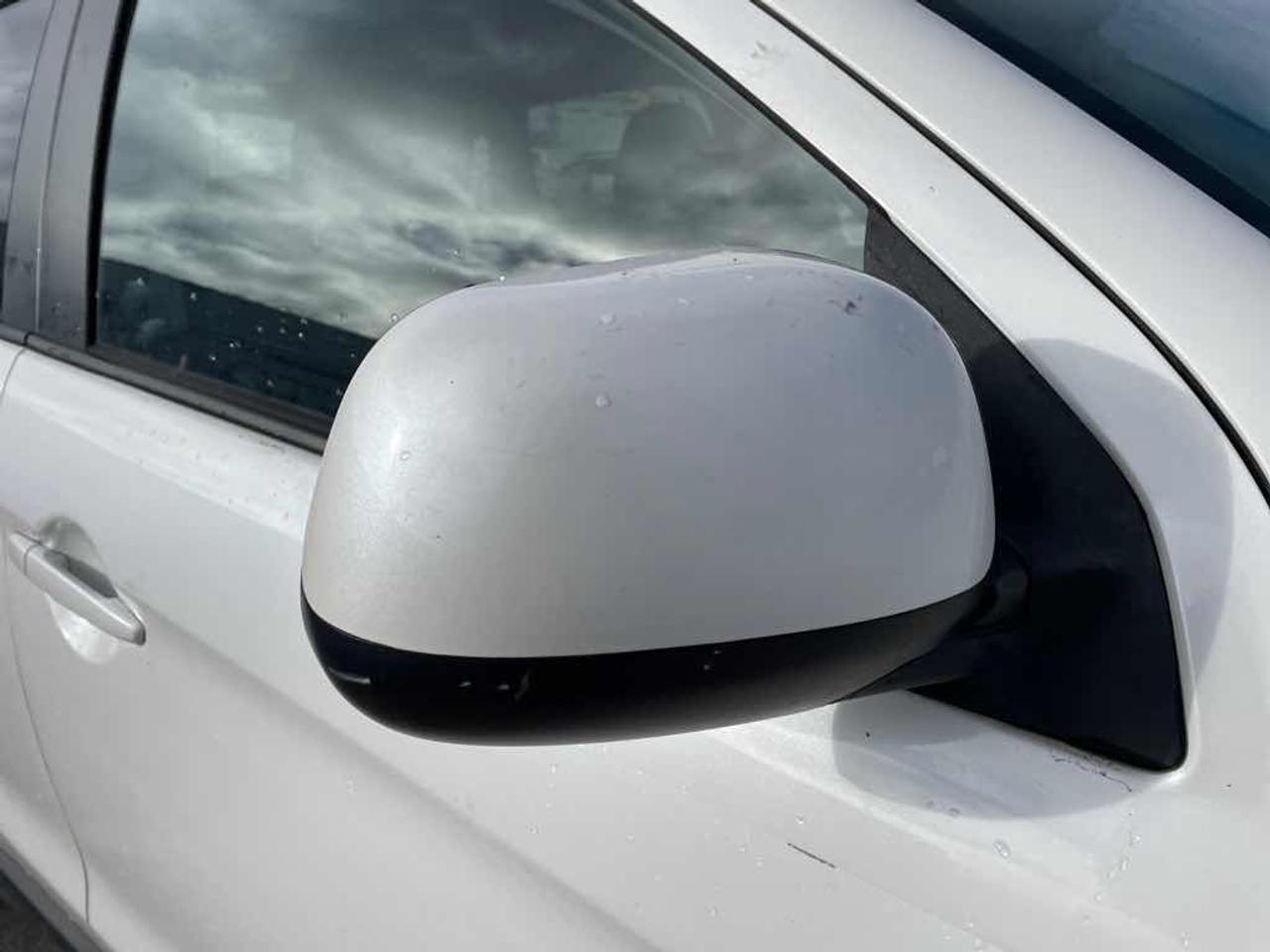 2013 Mitsubishi RVR SE Photo