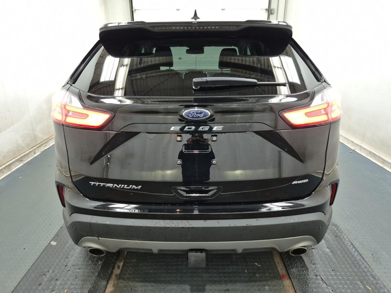 2022 Ford Edge Titanium AWD, - Photo #2