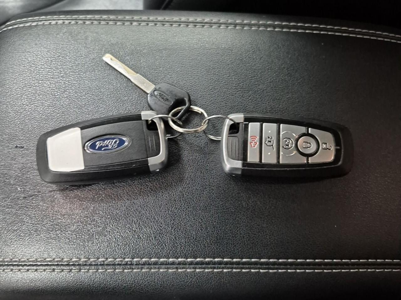 2022 Ford Edge Titanium AWD, - Photo #9