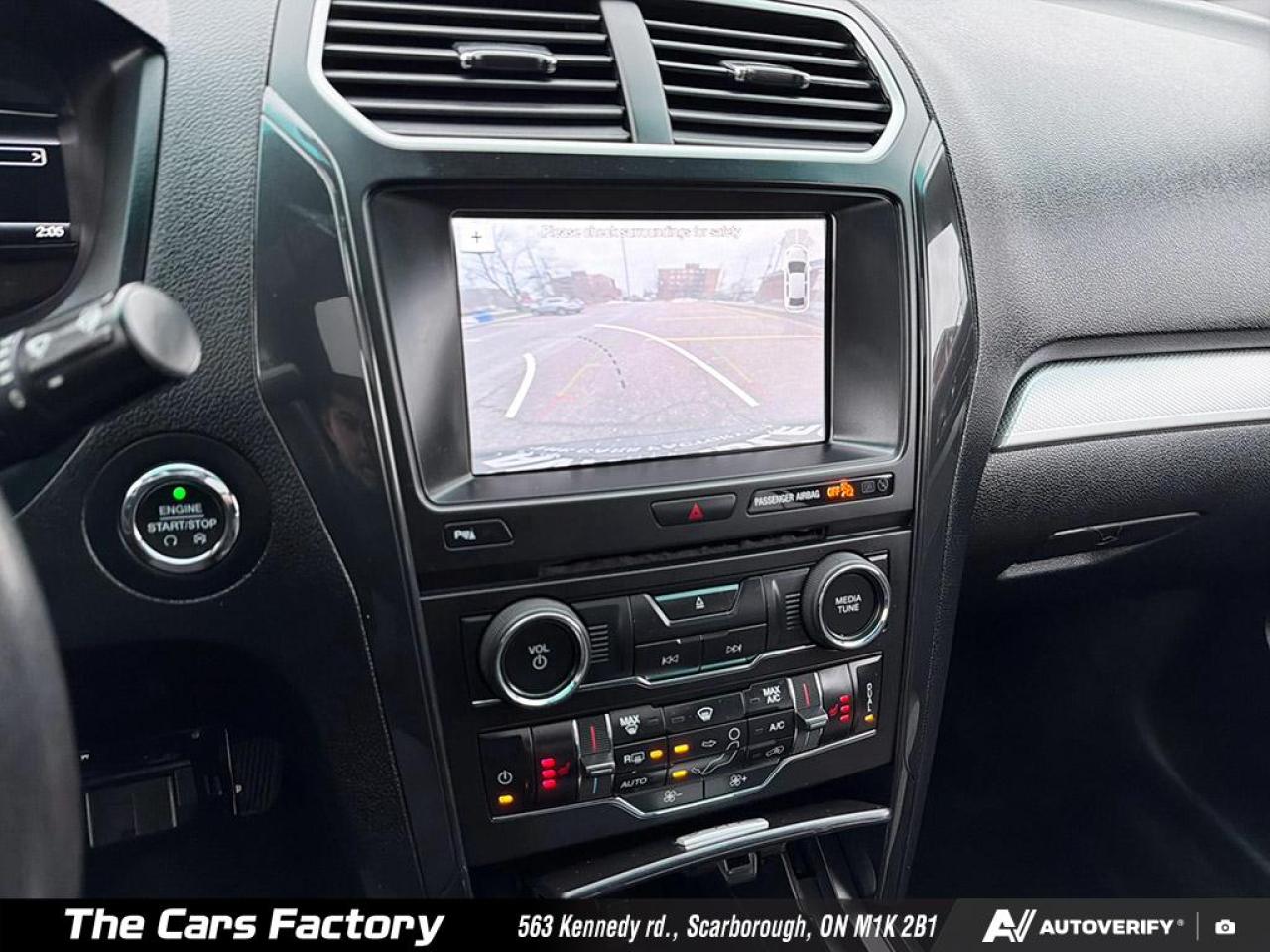 2017 Ford Explorer 4WD XLT Lether/ Apple Carplay / No Accident! Photo