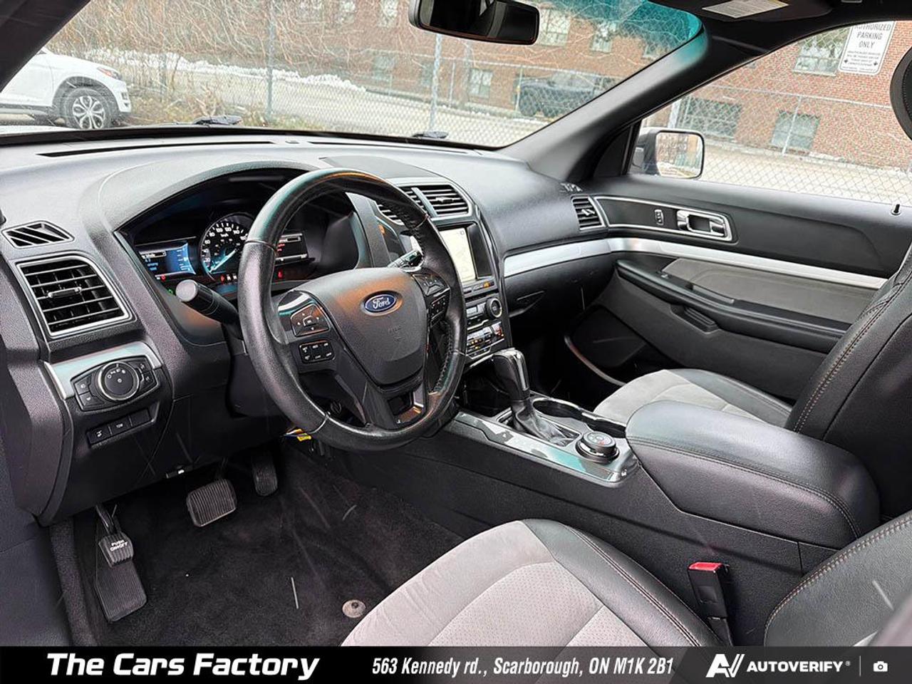 2017 Ford Explorer 4WD XLT Lether/ Apple Carplay / No Accident! Photo