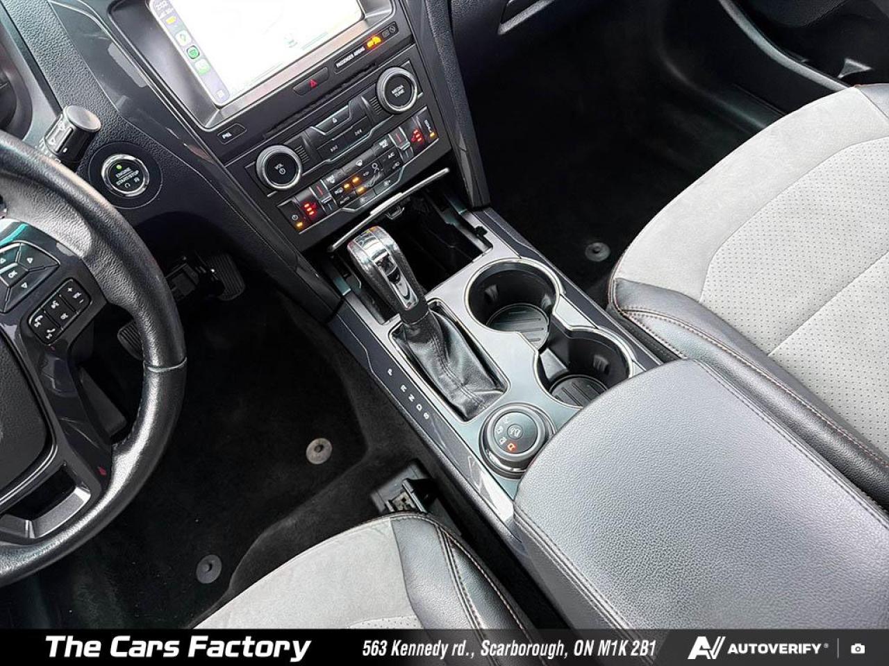 2017 Ford Explorer 4WD XLT Lether/ Apple Carplay / No Accident! Photo