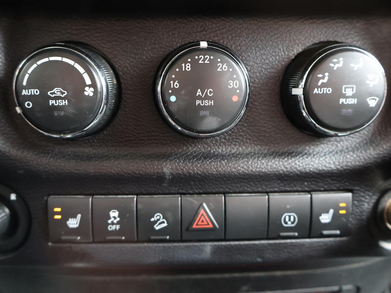 2018 Jeep Wrangler V6 UNLIMITED RUBICON 4WD *JEEP MAINTAIN* BLUETOOTH LEATHER HEATED SEATS CRUISE ALLOYS Photo