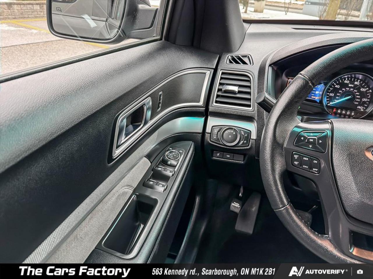 2017 Ford Explorer 4WD XLT Lether/ Apple Carplay / No Accident! Photo