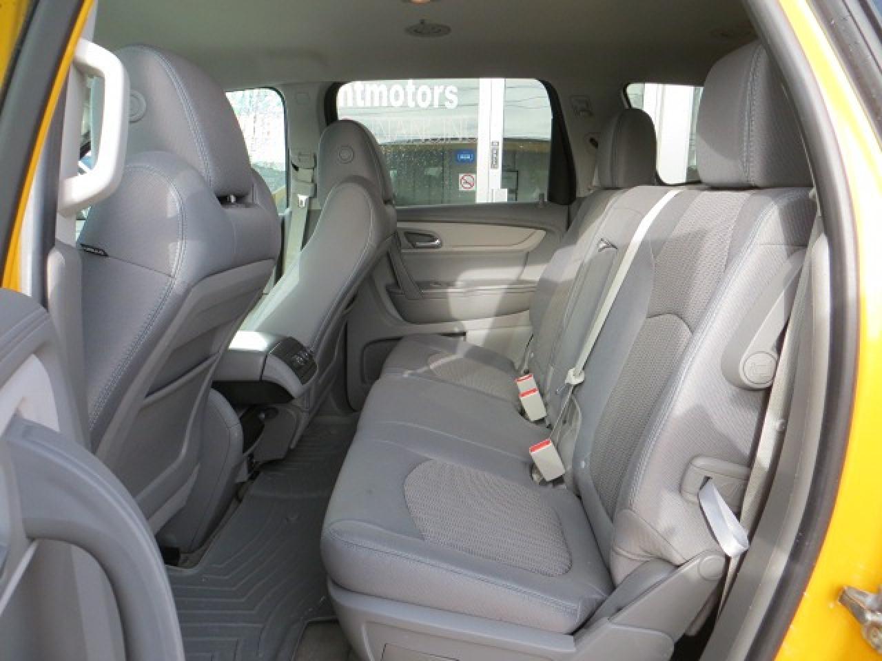 2017 Chevrolet Traverse CERTIFIED, 4WD, 8 PASSENGERS, ONLY 78,000KM Photo