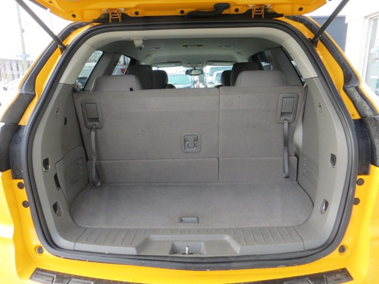 2017 Chevrolet Traverse CERTIFIED, 4WD, 8 PASSENGERS, ONLY 78,000KM Photo