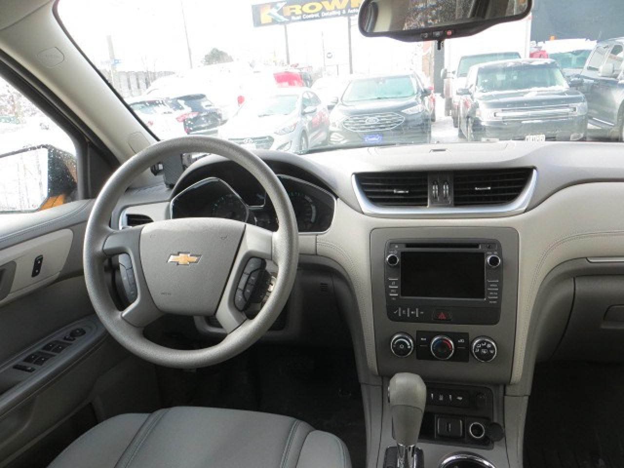 2017 Chevrolet Traverse CERTIFIED, 4WD, 8 PASSENGERS, ONLY 78,000KM Photo