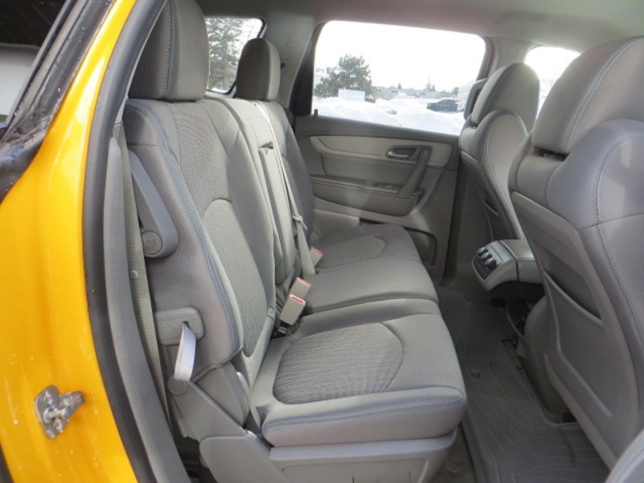 2017 Chevrolet Traverse CERTIFIED, 4WD, 8 PASSENGERS, ONLY 78,000KM Photo