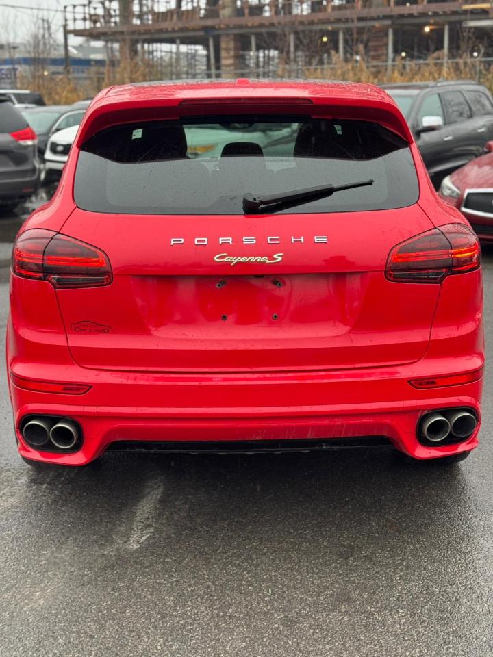 2016 Porsche Cayenne S E-Hybrid - Photo #3